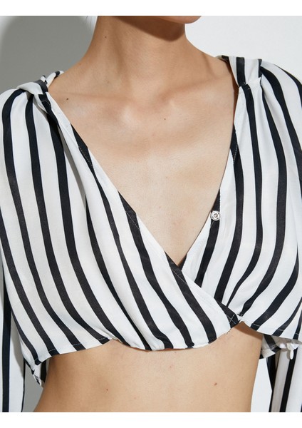 Kapşonlu Crop Bluz V Yaka indirimleri