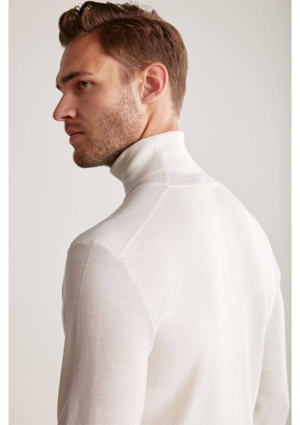 Slim Fit Beyaz Activewear Merino Yün Triko fırsatları