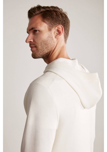 M Logolu Kapüşonlu Kırık Beyaz Hoody modelleri