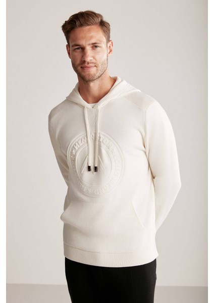 M Logolu Kapüşonlu Kırık Beyaz Hoody fırsatları