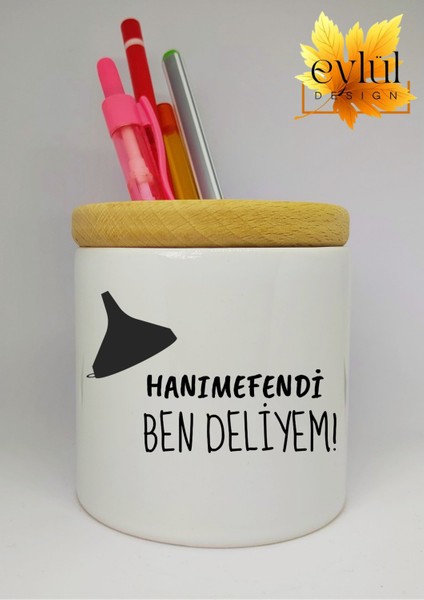 Hanımefendi Ben Deliyem Yazılı Eğlenceli Baskılı Seramik Kalemlik Ahşap Detaylı Kalem Kutusu