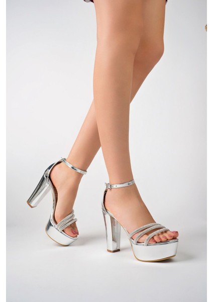 Dolgu Taban Taşlı Gümüş Kadın Ayakkabı modelleri