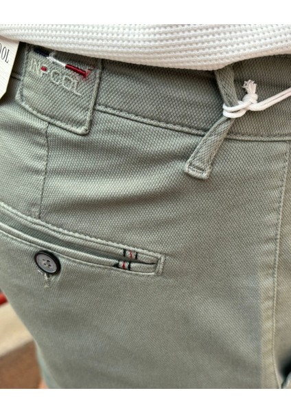 Erkek, Slim Fit, Pamuklu Kumaş, Nakış Detaylı Şort 24INP278