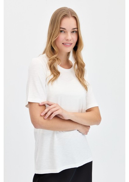 Kadın Sıfır Yaka Flamlı Kumaş Penye T-Shirt Ekru