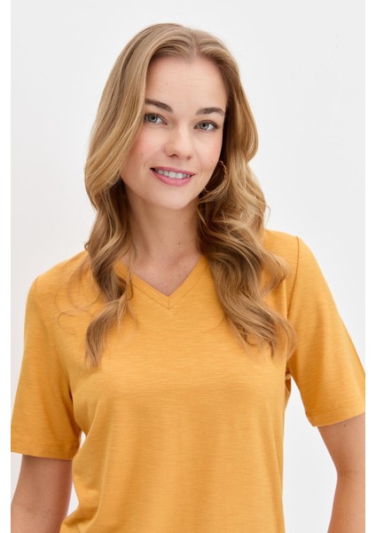 Kadın V Yaka Flamlı Kumaş Basic T-Shirt Hardal indirimleri