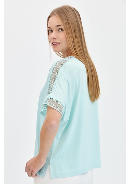 Kadın V Yaka Omzu Kol Ucu Dantelli T-Shirt Mint fırsatları