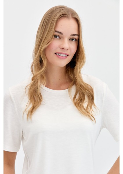 Kadın Sıfır Yaka Flamlı Kumaş Penye T-Shirt Ekru