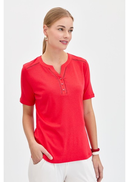 Kadın Omzu Ve Yaka Kenarı Işlemeli Pamuklu T-Shirt Kırmızı indirimleri