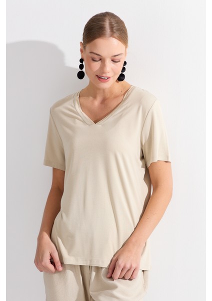 Kadın V Yaka Yakası Simli T-Shirt Vizon
