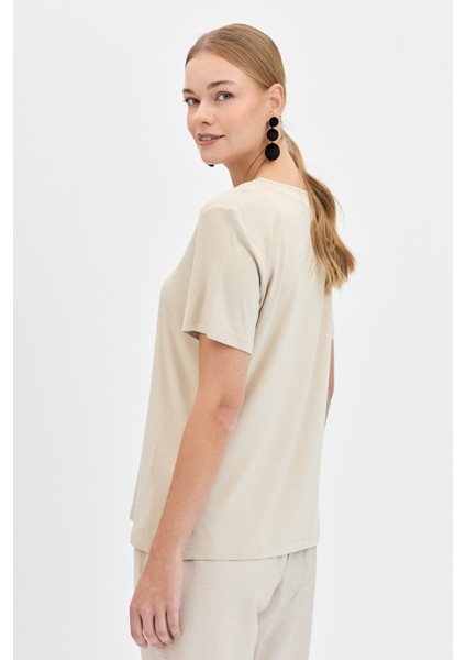 Kadın V Yaka Yakası Simli T-Shirt Vizon fırsatları