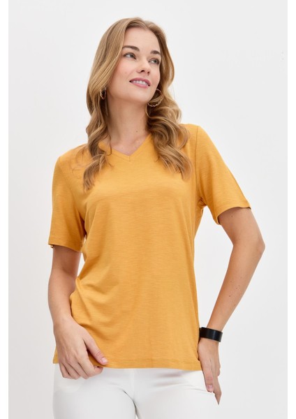 Kadın V Yaka Flamlı Kumaş Basic T-Shirt Hardal
