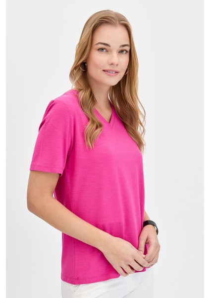 Kadın V Yaka Flamlı Kumaş Basic T-Shirt Fuşya