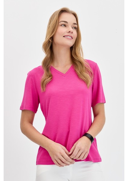 Kadın V Yaka Flamlı Kumaş Basic T-Shirt Fuşya fırsatları