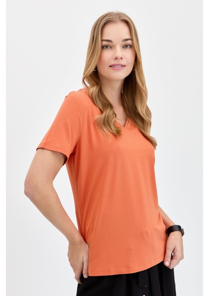 Kadın V Yaka Yakası Simli T-Shirt Kiremit modelleri