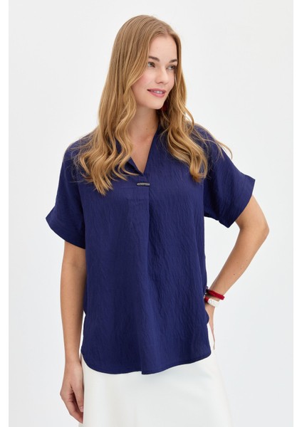 Kadın Önü Tokalı Bluz Lacivert fırsatları