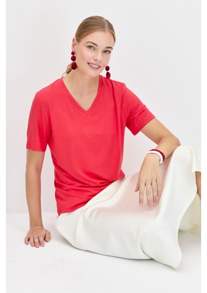 Kadın V Yaka Flamlı Kumaş Basic T-Shirt Mercan