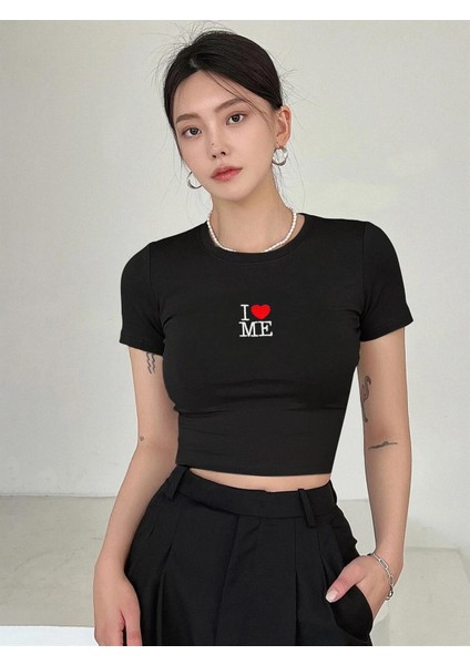 I Love Me Kalp Nakışlı Kısa Kol Kadın Siyah Bisiklet Yaka Likralı Body Crop Bluz fiyatları