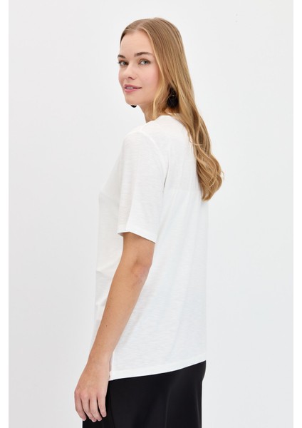 Kadın V Yaka Flamlı Kumaş Basic T-Shirt Ekru