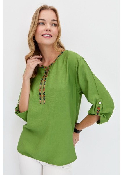 Kadın Açma Yaka Yakası Etnik Nakışlı Gömlek Yeşil