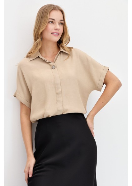 Kadın Önü Broşlu Maroken Gömlek Vizon