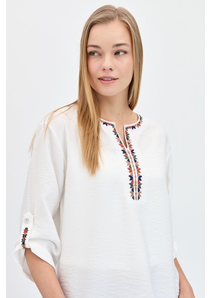 Kadın Açma Yaka Yakası Etnik Nakışlı Gömlek Ekru