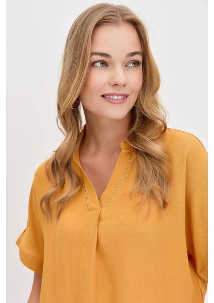 Kadın Yaka Kenarı Taşlı Maroken Gömlek Hardal fiyatları