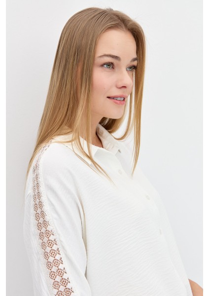 Kadın Kolları Dantel Şeritli Maroken Gömlek Ekru modelleri