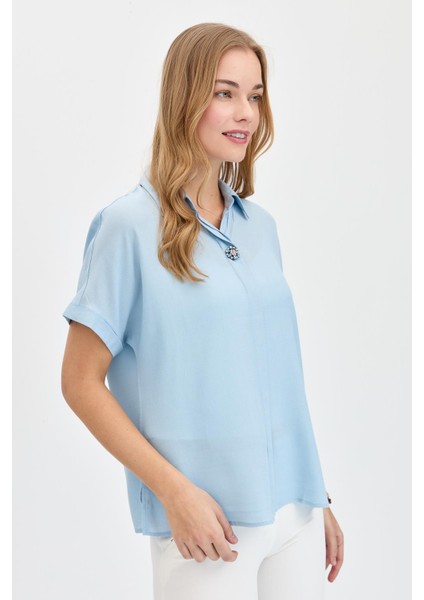 Kadın Önü Broşlu Maroken Gömlek B.mavi