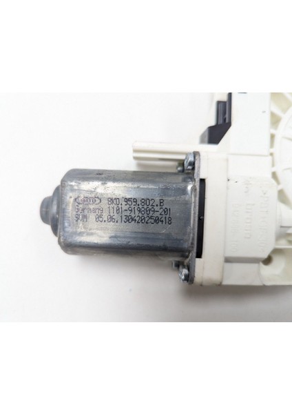 A8 2010-2017 Ön Sağ Cam Kaldırma Indirme Motoru Motor 8K0959802B