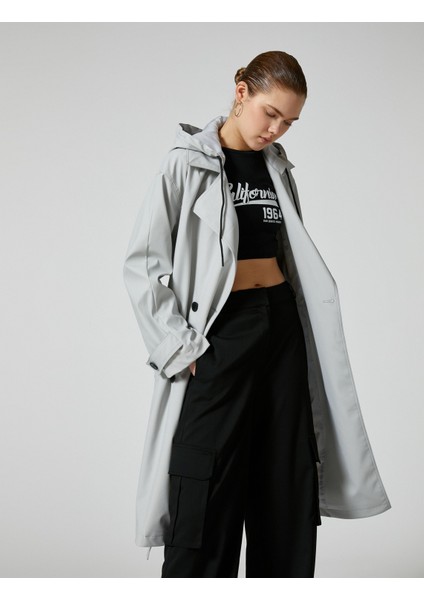 Trençkot Kapşonlu Ters Yaka Kruvaze Düğmeli Cepli Kemer Detaylı