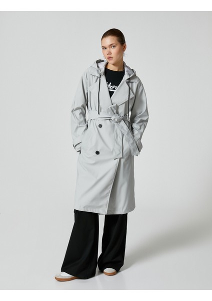 Trençkot Kapşonlu Ters Yaka Kruvaze Düğmeli Cepli Kemer Detaylı modelleri