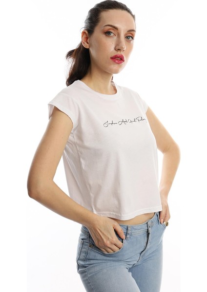 Kadın Bisiklet Yaka Baskılı Crop T-Shirt Beyaz modelleri