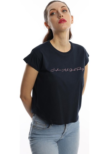 Kadın Bisiklet Yaka Baskılı Crop T-Shirt Lacivert fiyatları