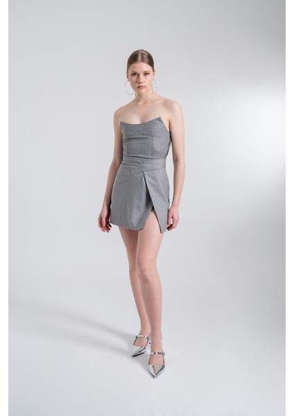 Yırtmaçlı Asimetrik Bel Simli Çizgili Eden Mini Etek Gri