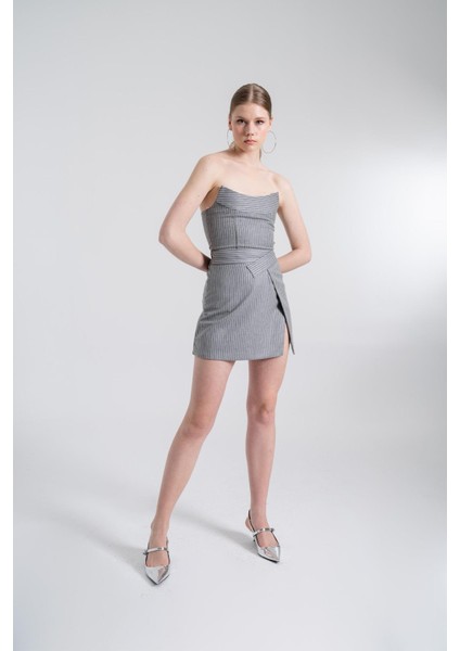 Yırtmaçlı Asimetrik Bel Simli Çizgili Eden Mini Etek Gri modelleri