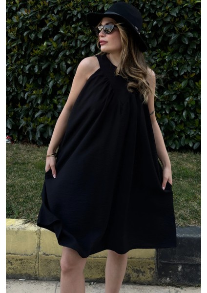 Kadın Siyah Kalın Askılı Cep ve Plise Yaka Detaylı A Kesim Salaş Midi Elbise modelleri