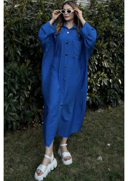 Kadın Saks Yarasa Kol Arkası Pliseli Çift Cepli Uzun Oversize Salaş Gömlek Elbise fiyatları