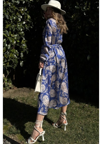 Kadın Saks Kruvaze Yaka Yırtmaçlı Beli Kuşaklı Kol Bilekleri Lastikli Salaş Uzun Saten Elbise fiyatları