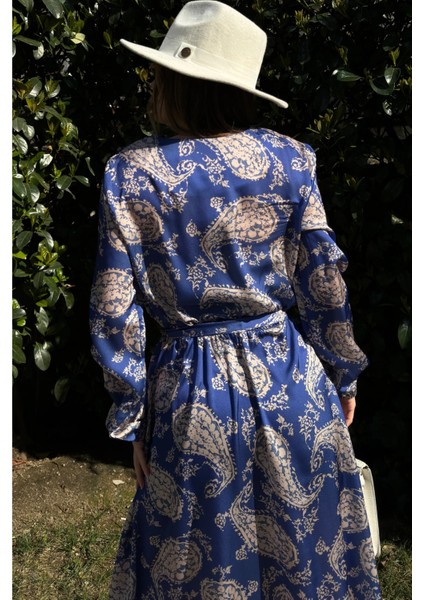 Kadın Saks Kruvaze Yaka Yırtmaçlı Beli Kuşaklı Kol Bilekleri Lastikli Salaş Uzun Saten Elbise fırsatları