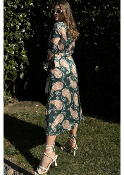 Kadın Yeşil Kruvaze Yaka Yırtmaçlı Beli Kuşaklı Kol Bilekleri Lastikli Salaş Uzun Saten Elbise fiyatları