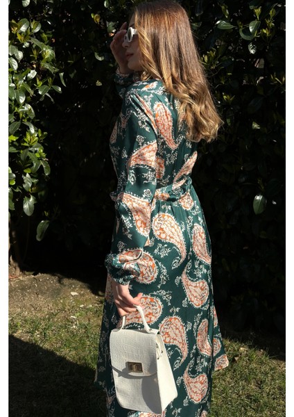 Kadın Yeşil Kruvaze Yaka Yırtmaçlı Beli Kuşaklı Kol Bilekleri Lastikli Salaş Uzun Saten Elbise fırsatları