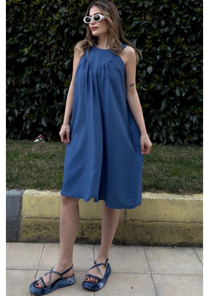 Kadın Indigo Kalın Askılı Cep ve Plise Yaka Detaylı A Kesim Salaş Midi Elbise fiyatları