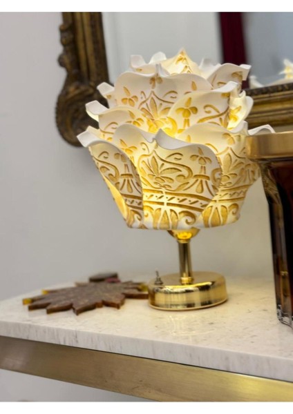 Dekor Yapay Eva Gül Kablosuz Masa Lambası Üst Gold Desen-Alt Parlak Gold Detay ( 9V Pil 75-90 Saat)