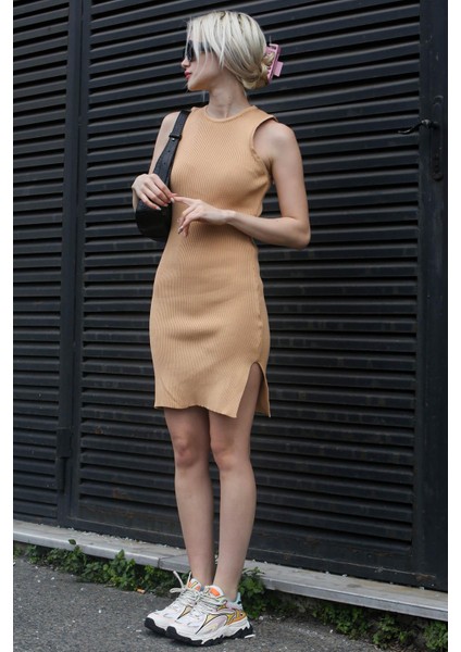 Bej Sıfır Kol Mini Basic Elbise MG1727