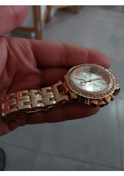 Gold Renk Metal Kordon Zirkon Taşlı Kasa Beyaz Kadran Romen Rakamlı Kadın Saat indirimleri