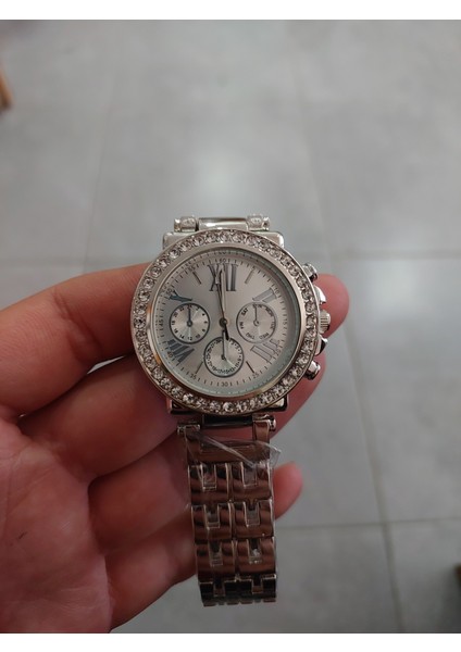 Gold Renk Metal Kordon Zirkon Taşlı Kasa Beyaz Kadran Romen Rakamlı Kadın Saat fiyatları
