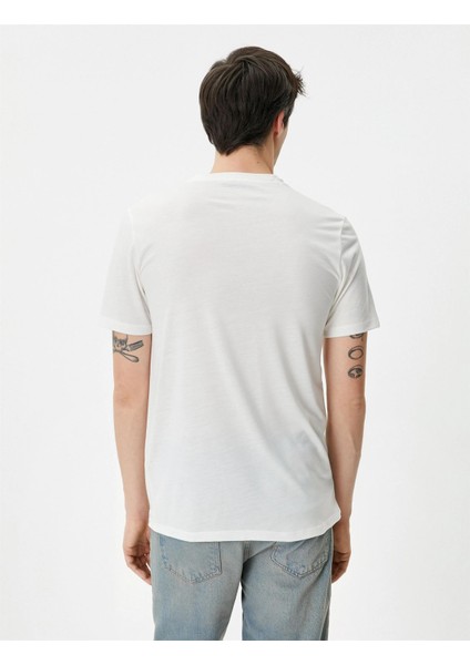 4SAM10276HK 000 Beyaz Erkek Jersey Kısa Kollu Basıc T-Shirt fırsatları