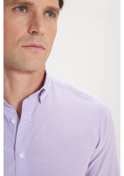 Erkek Beyaz-Lila Slim Fit Dar Kesim Gizli Düğmeli Yaka Pamuklu Çizgili Gömlek fırsatları