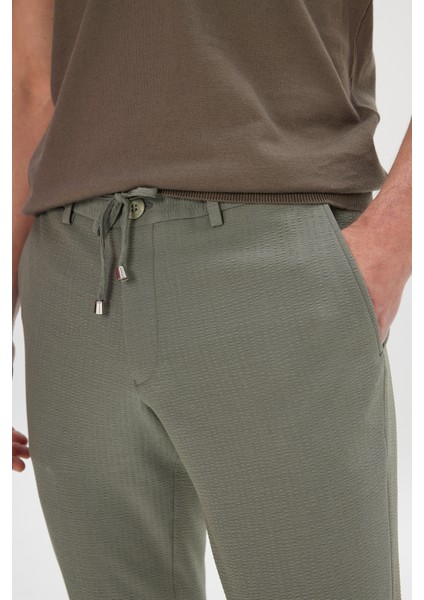 Erkek Haki Slim Fit Dar Kesim Beli Bağlamalı Yan Cep Gofre Desenli Pantolon modelleri