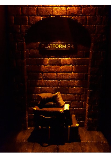 Harry Potter Hogwarts Express Platform 9¾ El Yapımı Book Nook Ve Kitap Tutucu